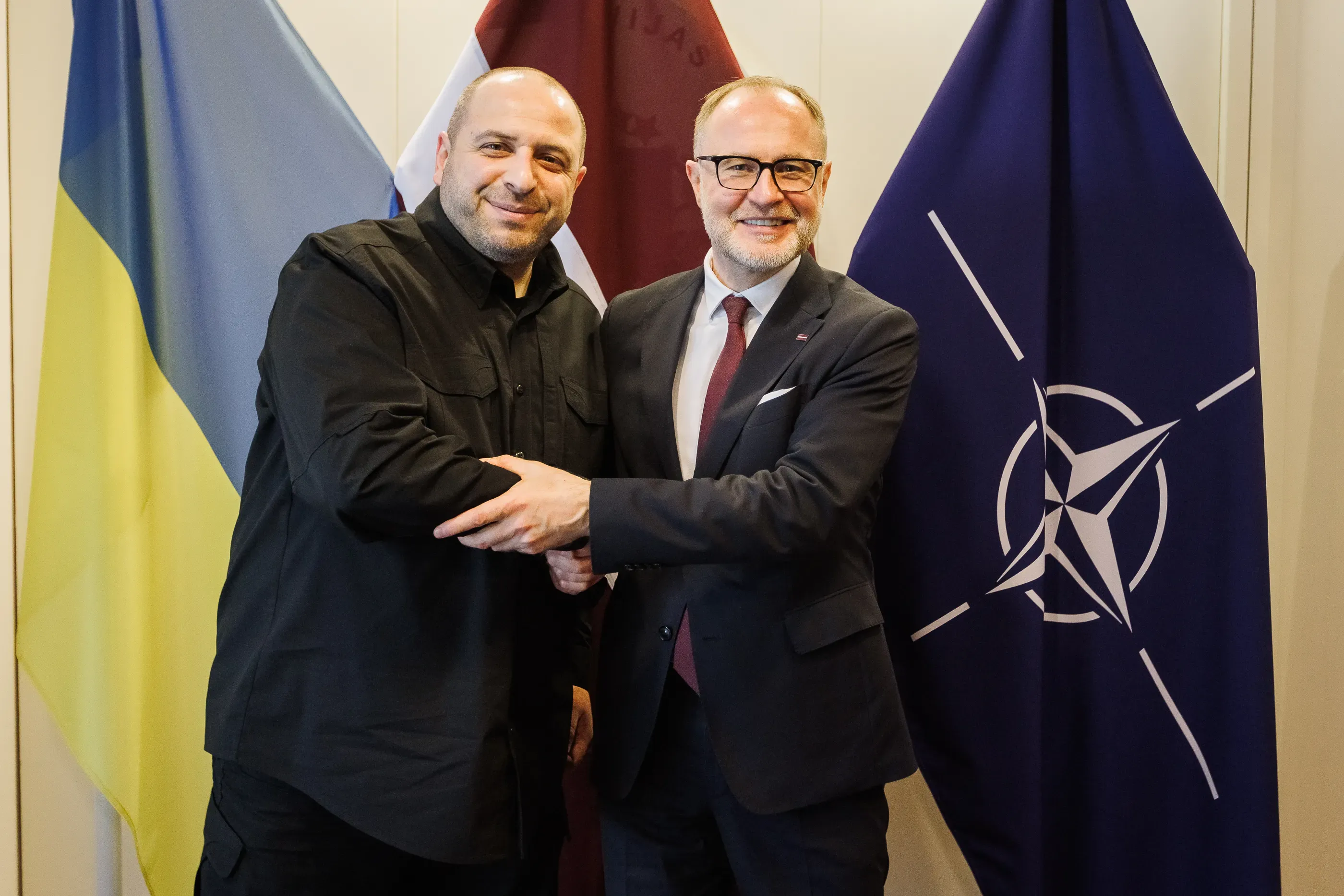 Міністр оборони України Рустем Умєров з міністром оборони Латвії Андрісом Спрудсом