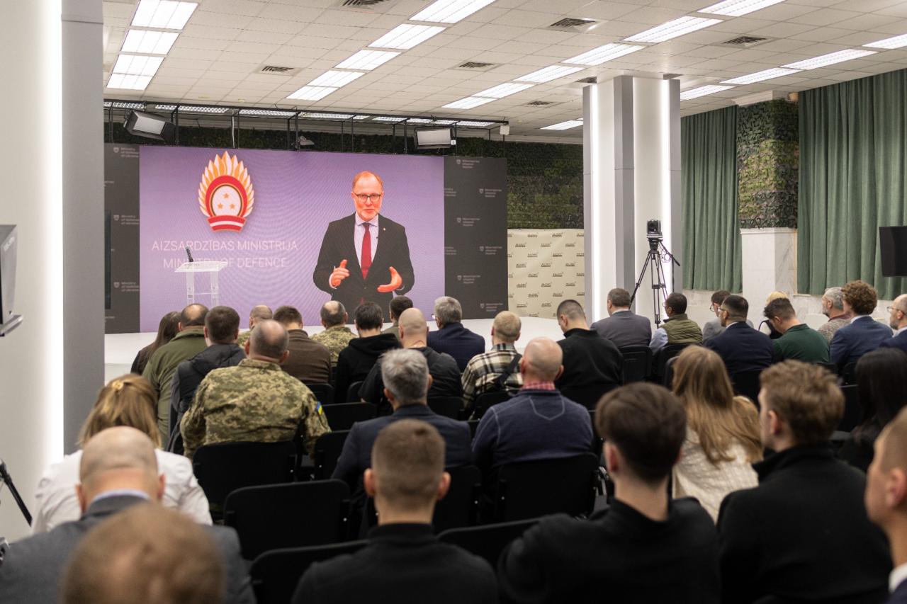 Військовим аташе презентували Коаліцію дронів