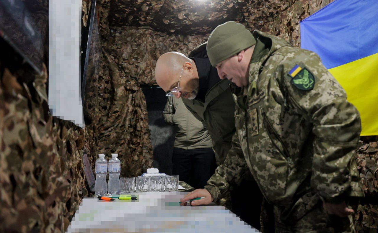 Міністр оборони України Денис Шмигаль перевірив стан фортифікацій на Запорізькому напрямку разом з керівником ДССТ генерал-майором Олександром Яковцем