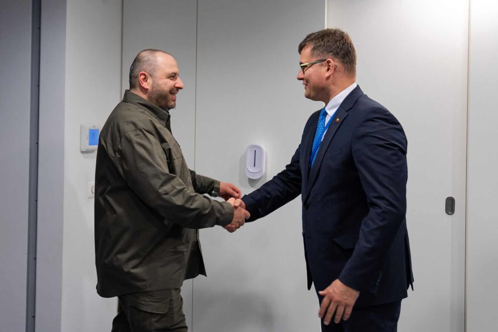 Литва планує збільшити інвестиції у виробництво далекобійних дронів для України – зустріч міністрів оборони