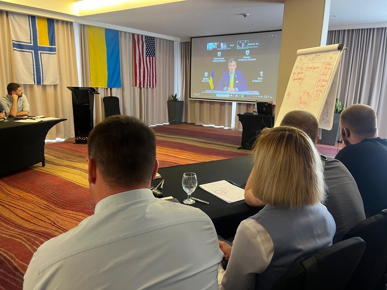 курс підготовки спільно з Оборонним інститутом США