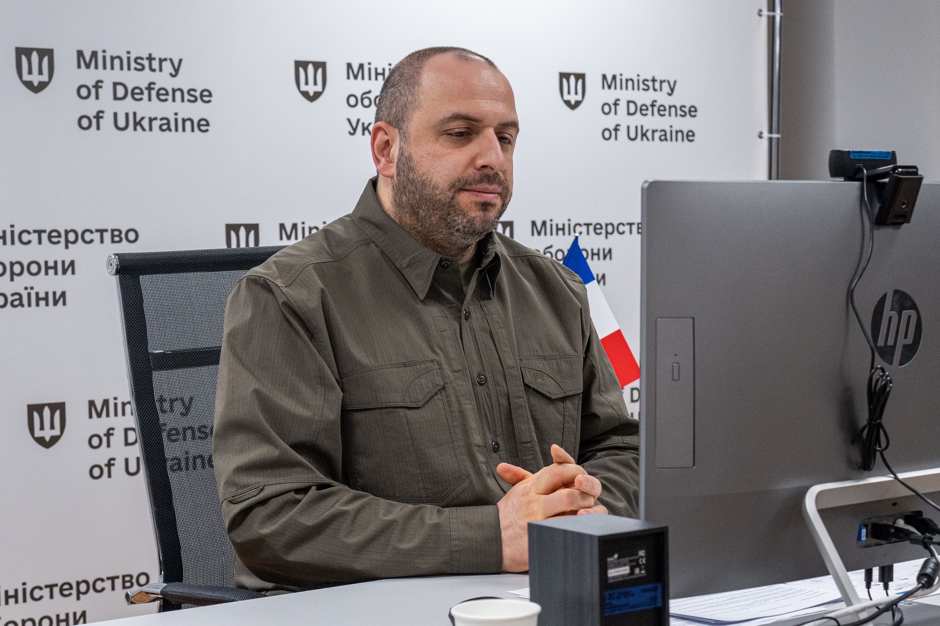 Міністр оборони України підкреслив важливість посилення артилерійських спроможностей для перемоги, зокрема шляхом масштабування виробництва боєприпасів.