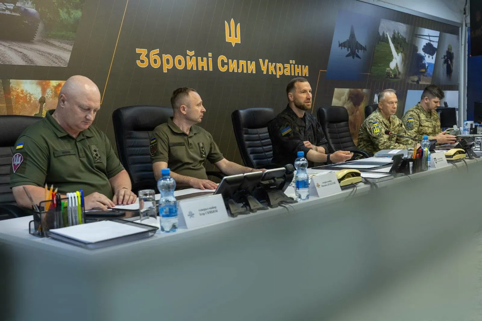 Євгеній Хмара під час представлення нового Головнокомандувача та начальника ГШ
