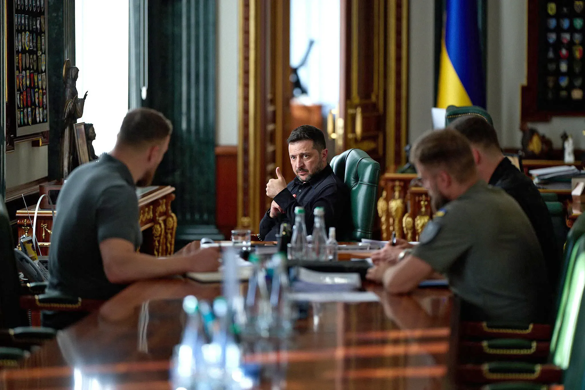 На нараді під головуванням Президента були визначені подальші кроки по примусу росії до миру