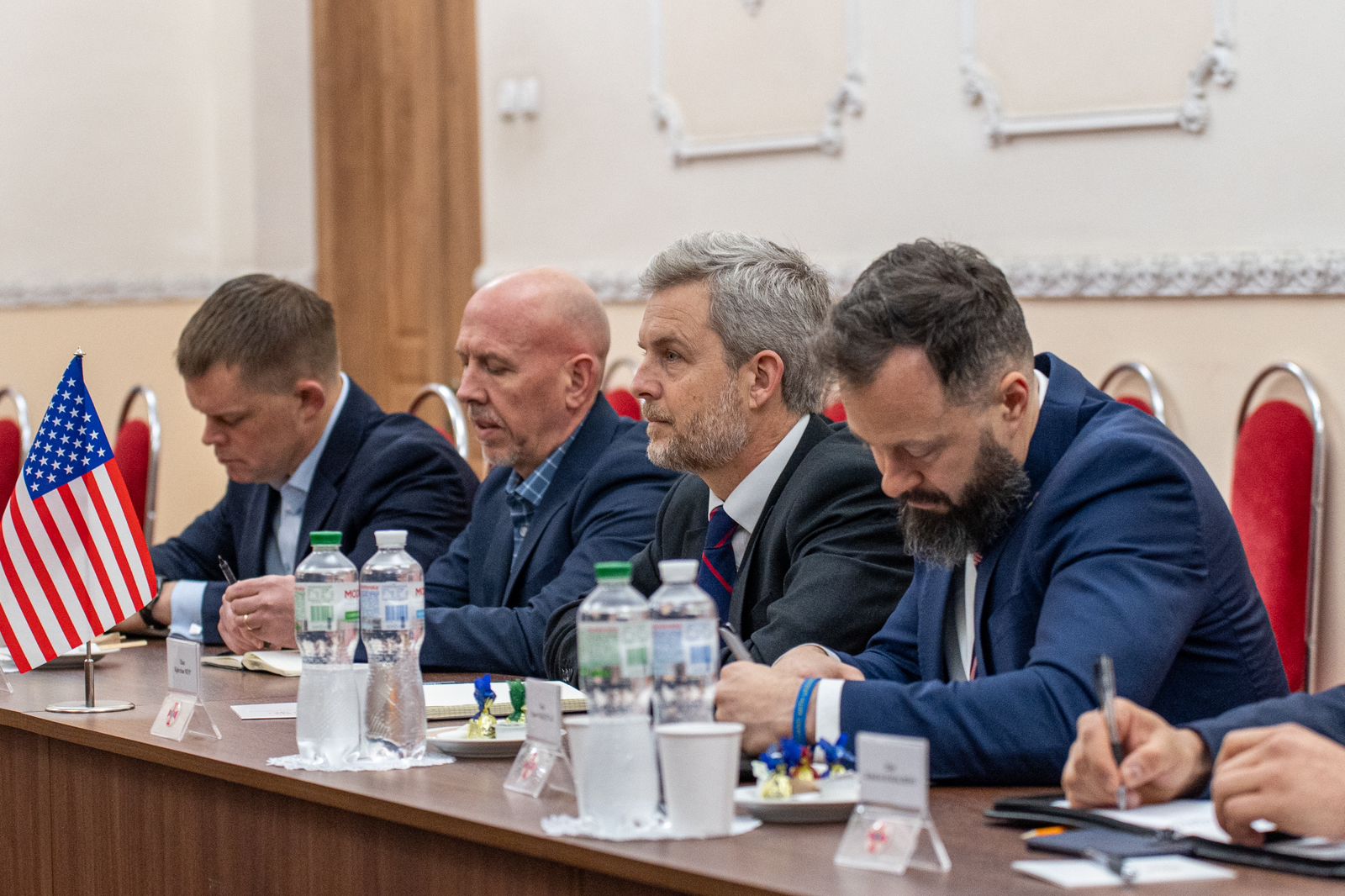 Міноборони України реформує систему закупівель за стандартами НАТО, розділивши формування політики та її виконання на окремі структури для підвищення ефективності.