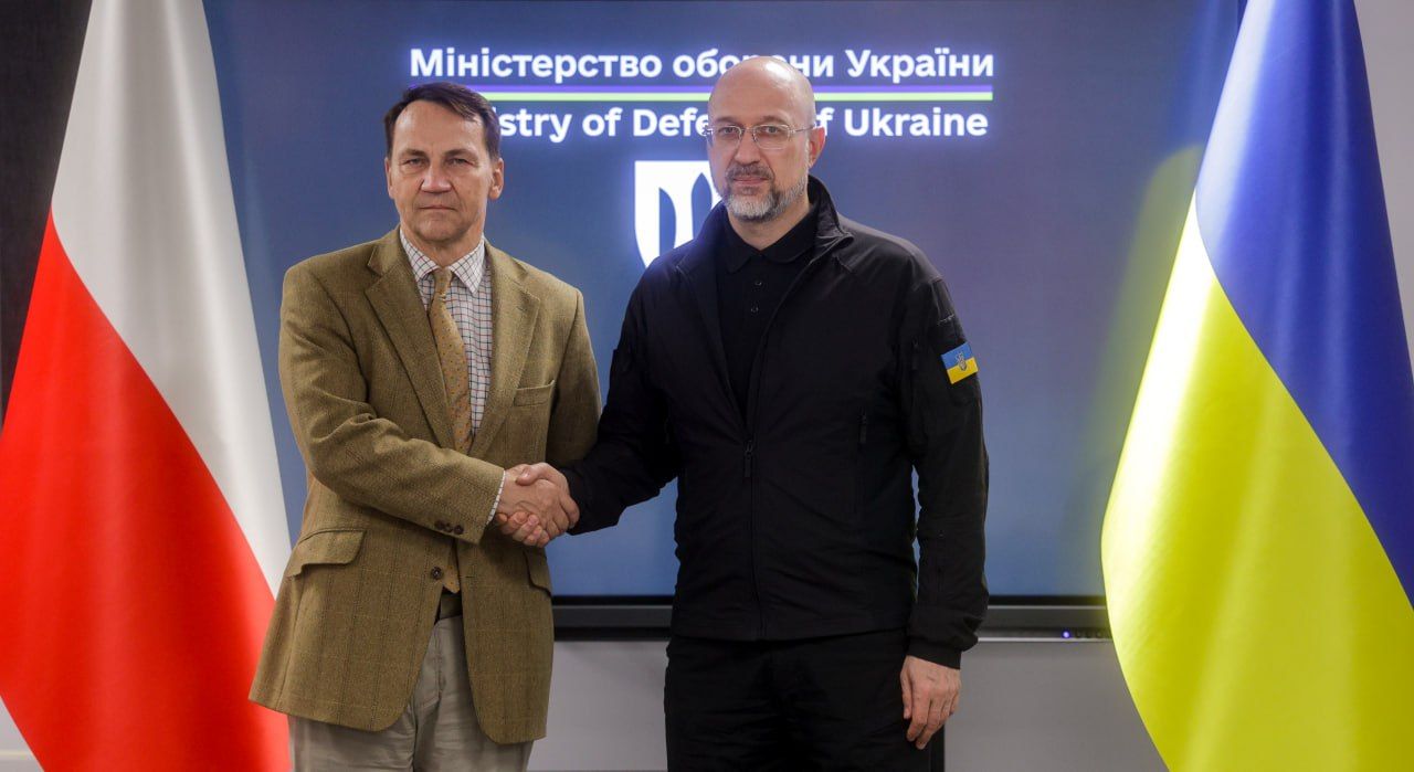 Денис Шмигаль і Радослав Сікорський обговорили спільні рішення, які підвищать обороноздатність України та Польщі