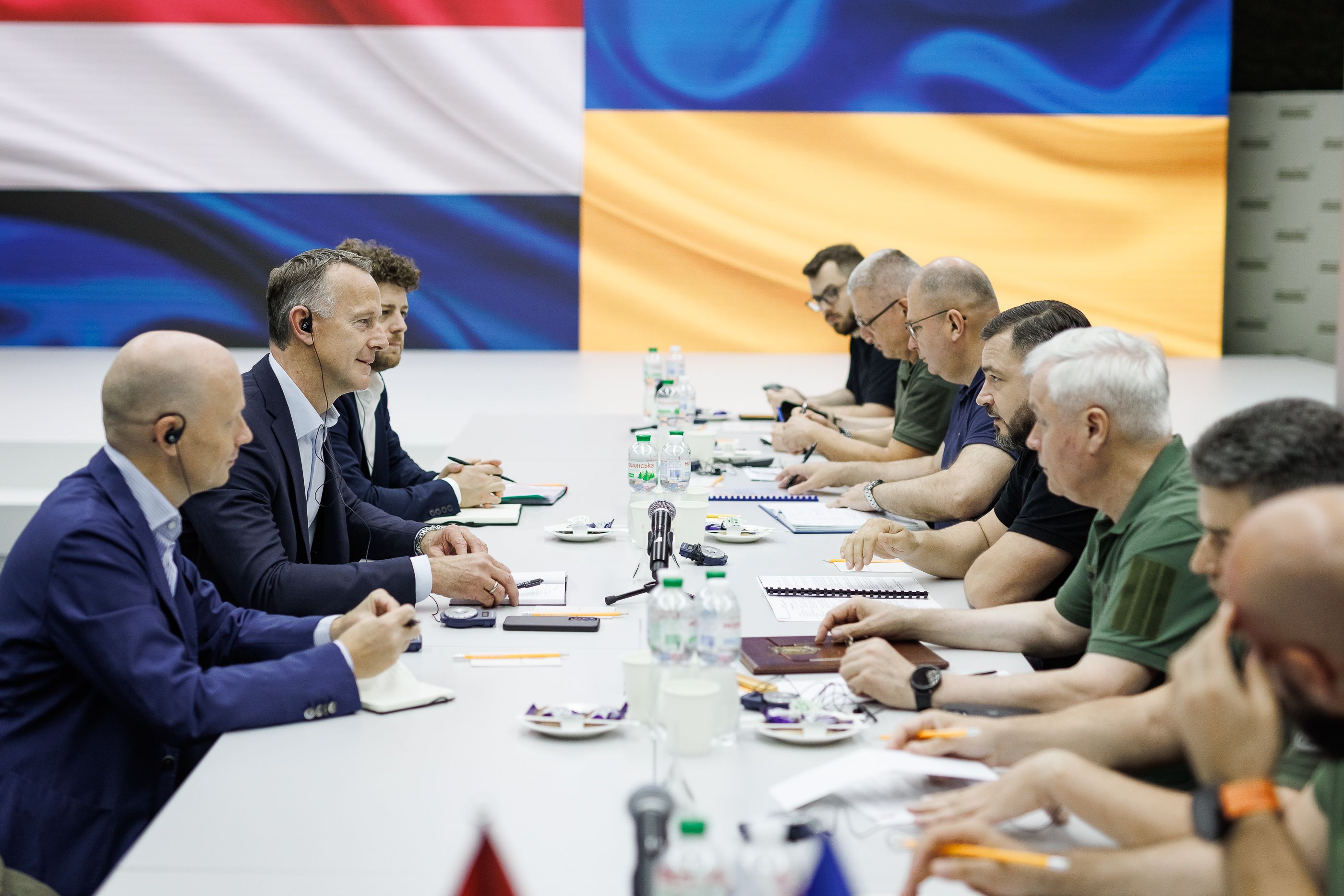 Україна та Нідерланди обговорили розвиток авіації, інвестиції у виробництво дронів та посилення ППО