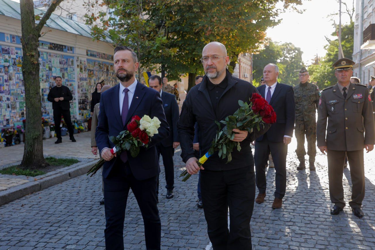 Денис Шмигаль та Міністр національної оборони Польщі вшанували полеглих за Україну