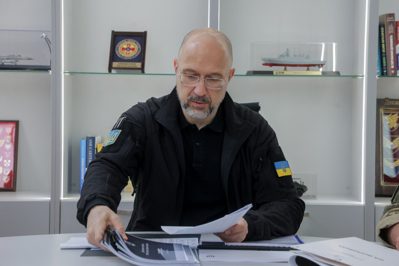 Виробництво, забезпечення, дебюрократизація — Денис Шмигаль обговорив із заступниками ключові напрями роботи