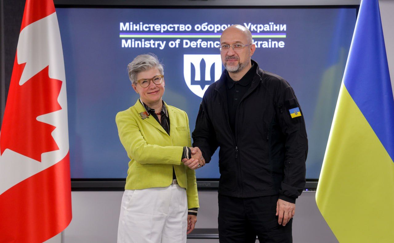 Міністр оборони України Денис Шмигаль провів зустріч з послом Канади в Україні Наталкою Цмоць