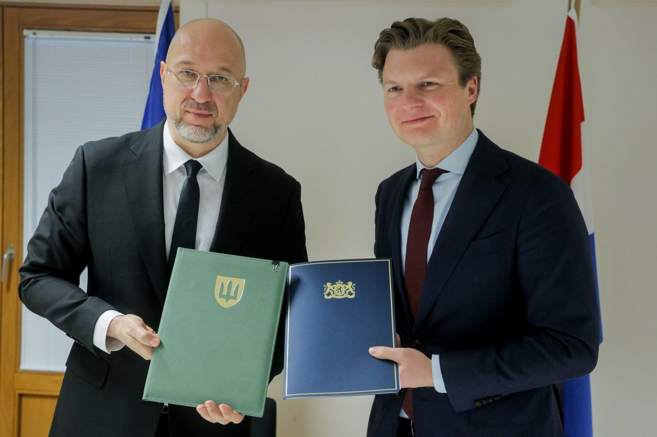 Сьогодні Міністр оборони України Денис Шмигаль підписав з Міністром оборони Нідерландів Рубеном Брекельмансом важливу угоду щодо запуску спільного українсько-нідерландського виробництва безпілотників