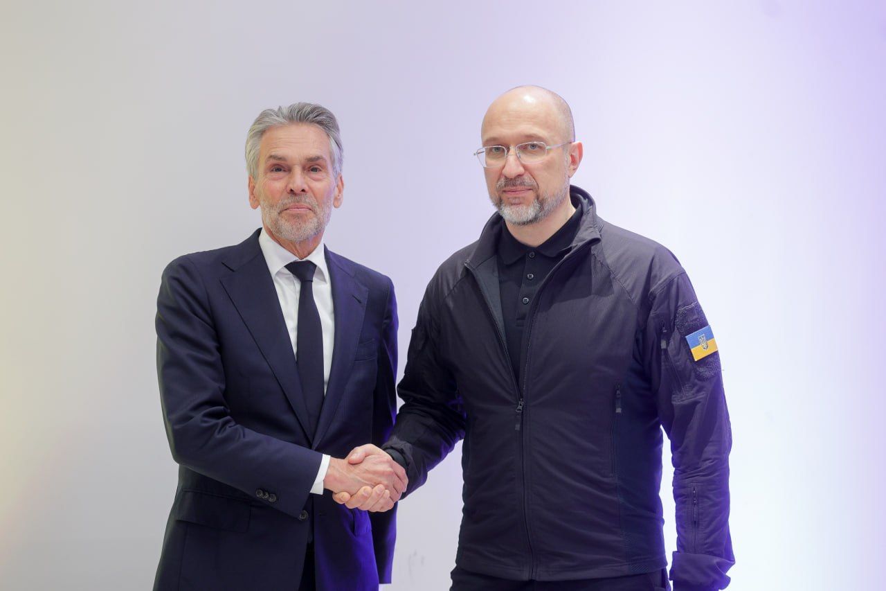 Міністр оборони України Денис Шмигаль та Премʼєр-міністр Нідерландів Дік Схооф ознайомилися з роботою одного з провідних українських виробників безпілотних систем.