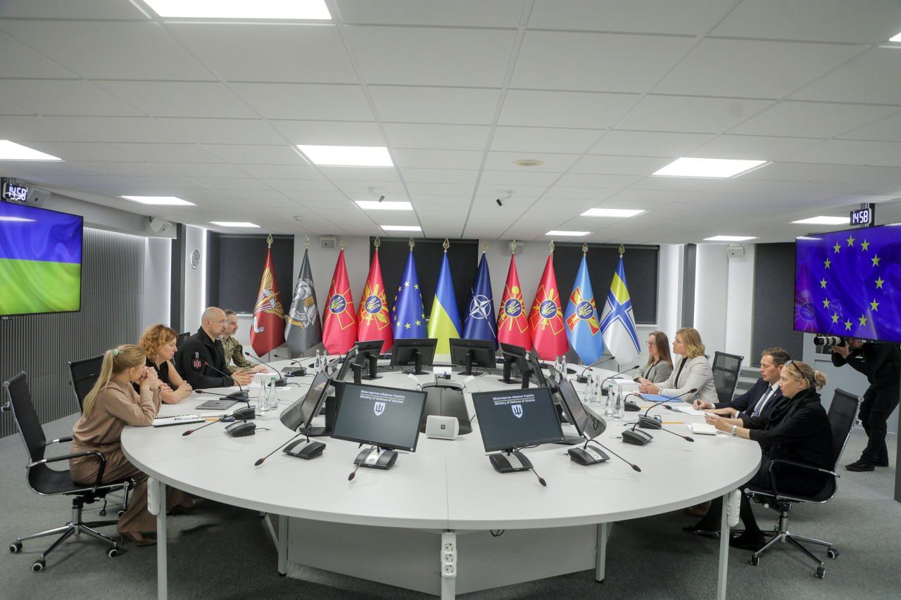 Денис Шмигаль та віцепрезидентка Єврокомісії обговорили співпрацю у сфері оборони та цифровізації