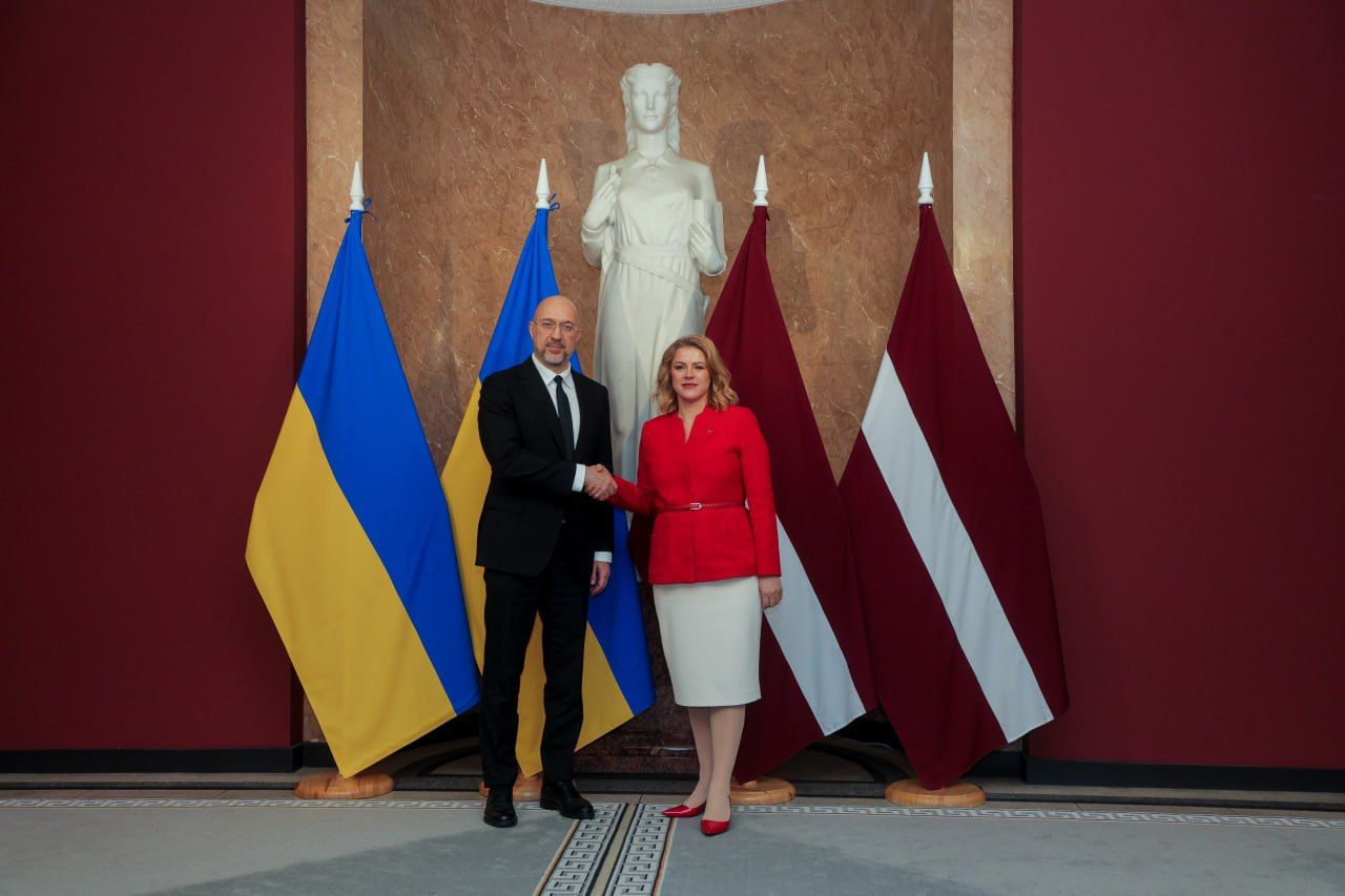 Посилення санкційного тиску та відсіч провокаціям рф: Денис Шмигаль зустрівся з премʼєр-міністеркою Латвії