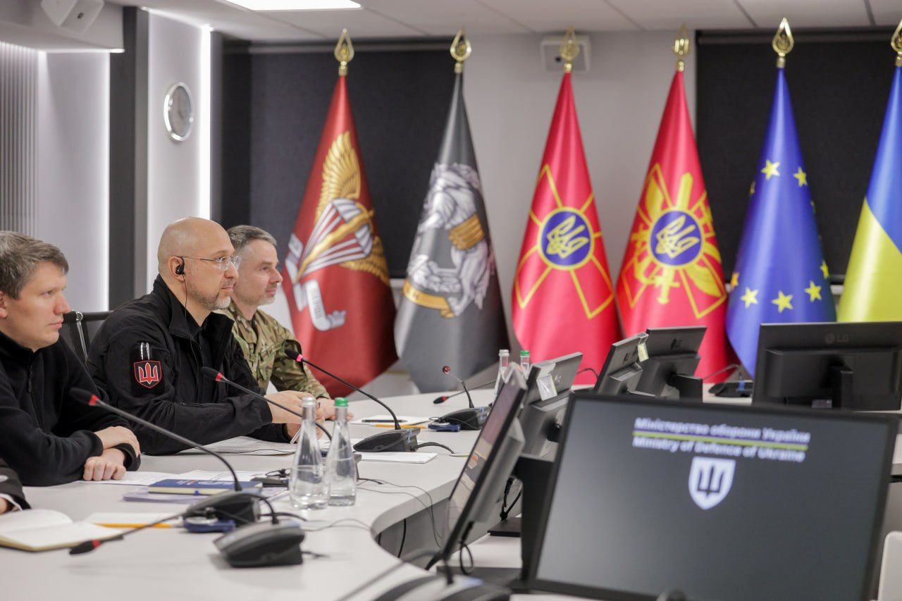 The Ukrainian delegation — including Minister of Defence Denys Shmyhal and Deputy Ministers Sergiy Boyev and Yurii Myronenko — meets in Kyiv with the U.S. delegation led by Secretary of the Army Daniel Driscoll