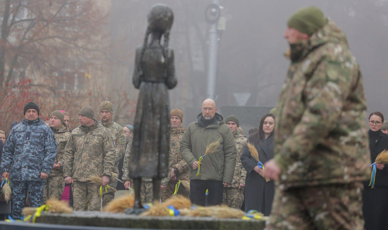 Денис Шмигаль вшанував памʼять жертв Голодоморів