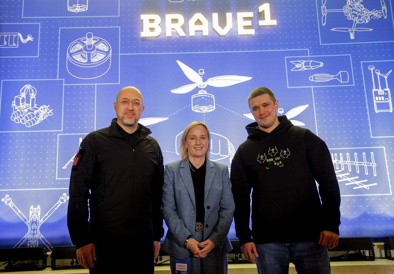 Minister of Defence Denys Shmyhal and First Vice Prime Minister and Minister of Digital Transformation Mykhailo Fedorov at the “BRAVE1 Components” conference