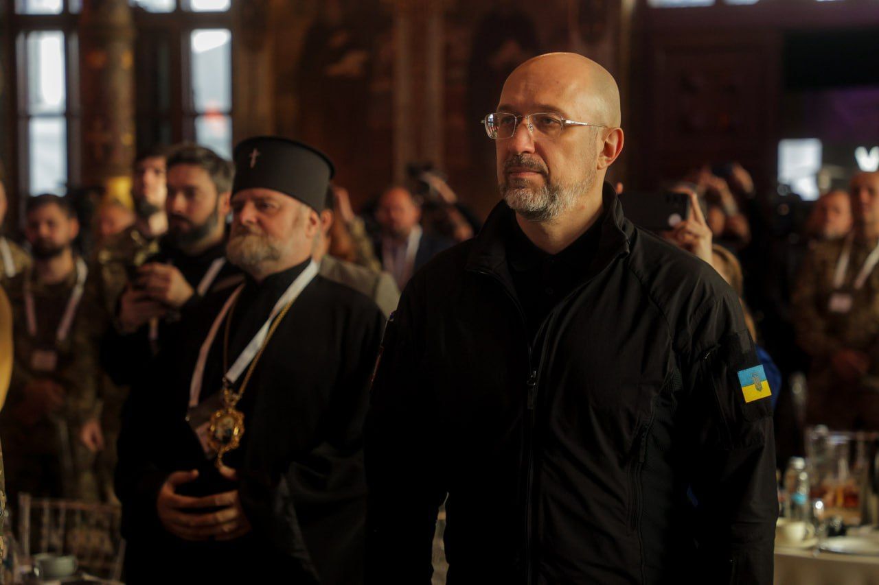 Denys Shmyhal participates in a joint prayer for Ukrainian service members and for the free future of the Ukrainian people