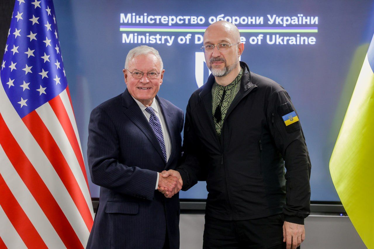 Оборонні пріоритети України та надійні безпекові гарантії: Денис Шмигаль провів зустріч з Кітом Келлогом 
