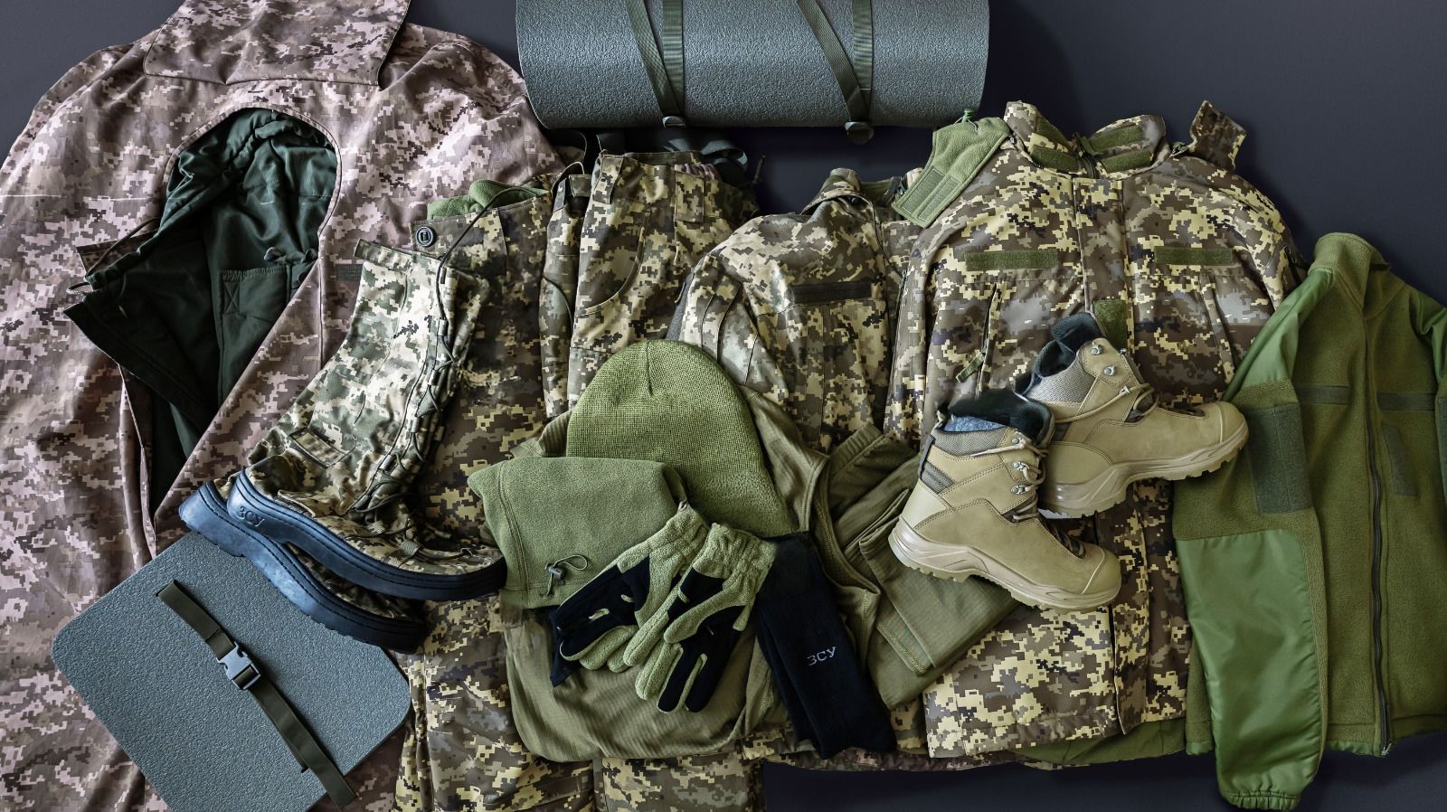 Winter military kit: Omni-Heat jacket, anti-puncture insole boots, innovative sleeping bag