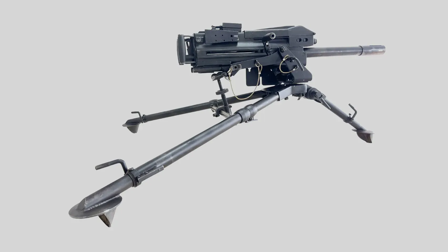 Український гранатомет AGL-53 вирізняється кращою точністю ведення вогню і дальністю стрільби у порівнянні із радянським аналогом – станковим автоматичним гранатометом АГС-17