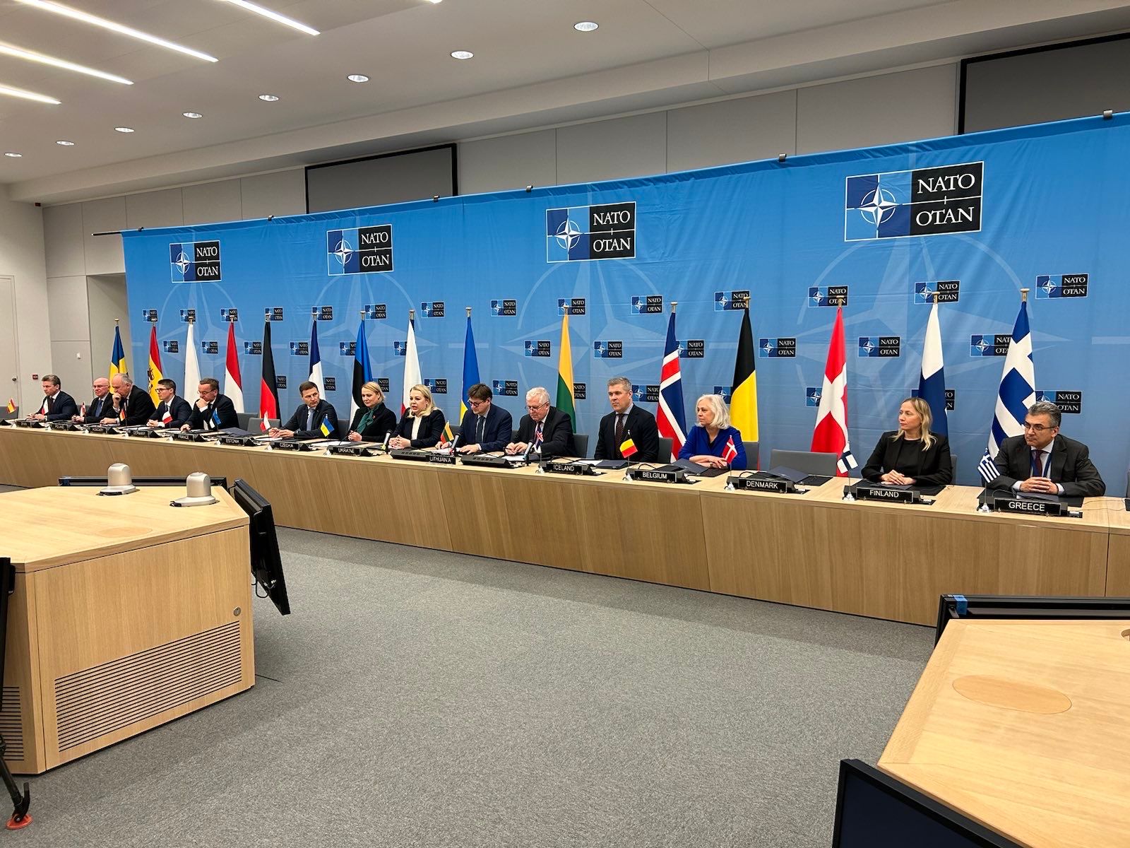 Коаліція, очолювана Литвою та Ісландією, допоможе Україні у розмінуванні, надаючи техніку та готуючи фахівців для очищення територій.