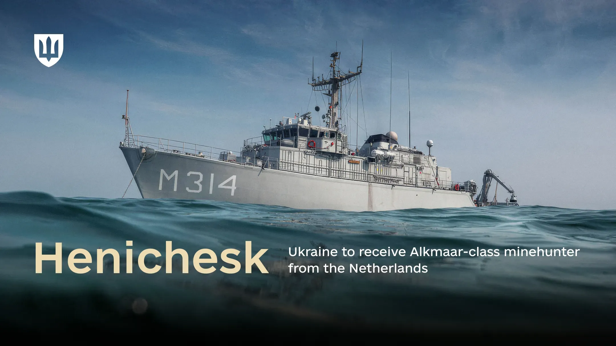Alkmaar-class minehunter with pennant number M314 underway at sea