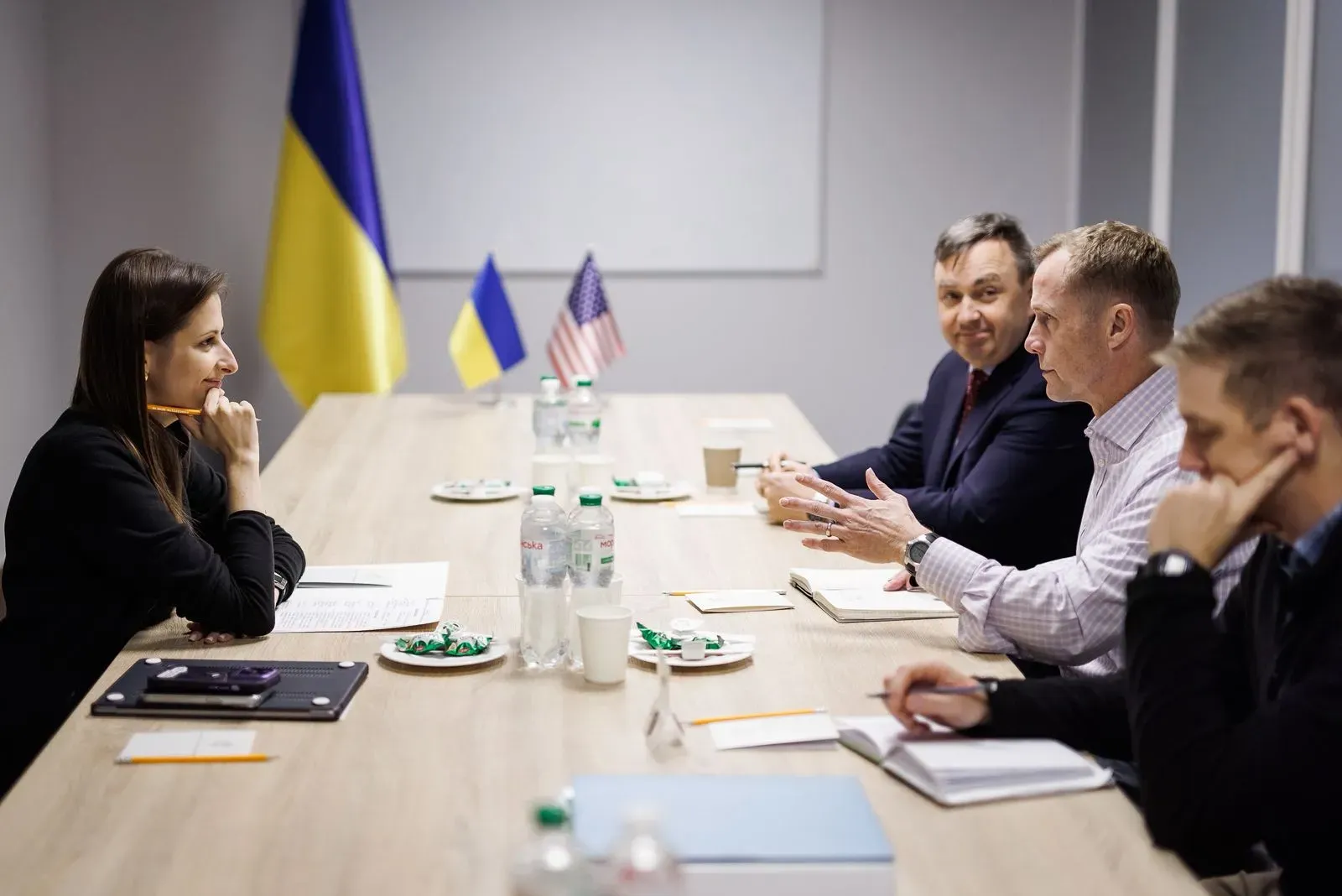 Ганна Гвоздяр та генерал-лейтенант Кертіс Баззард обговорили спільне виробництво безпілотних систем