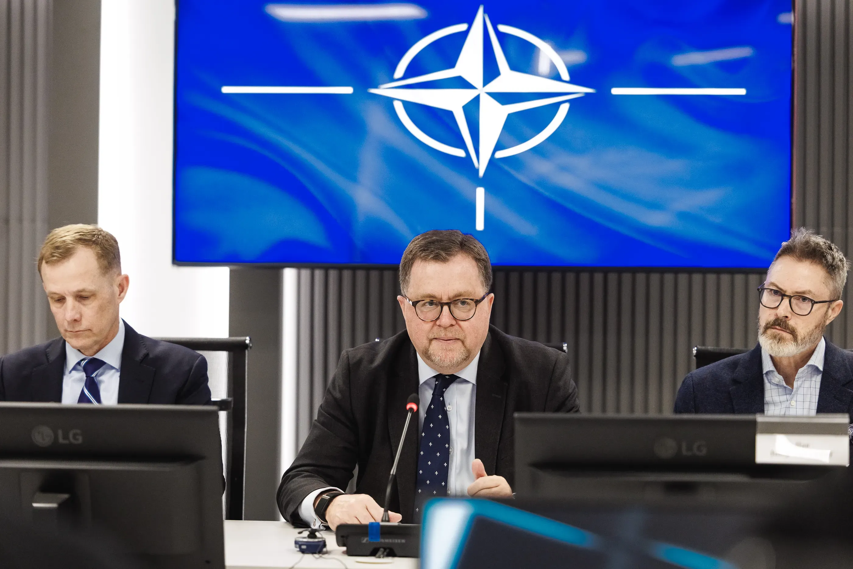 Старший представник НАТО в Україні Патрік Тернер і командувач NSATU генерал-лейтенант Кертіс Баззард