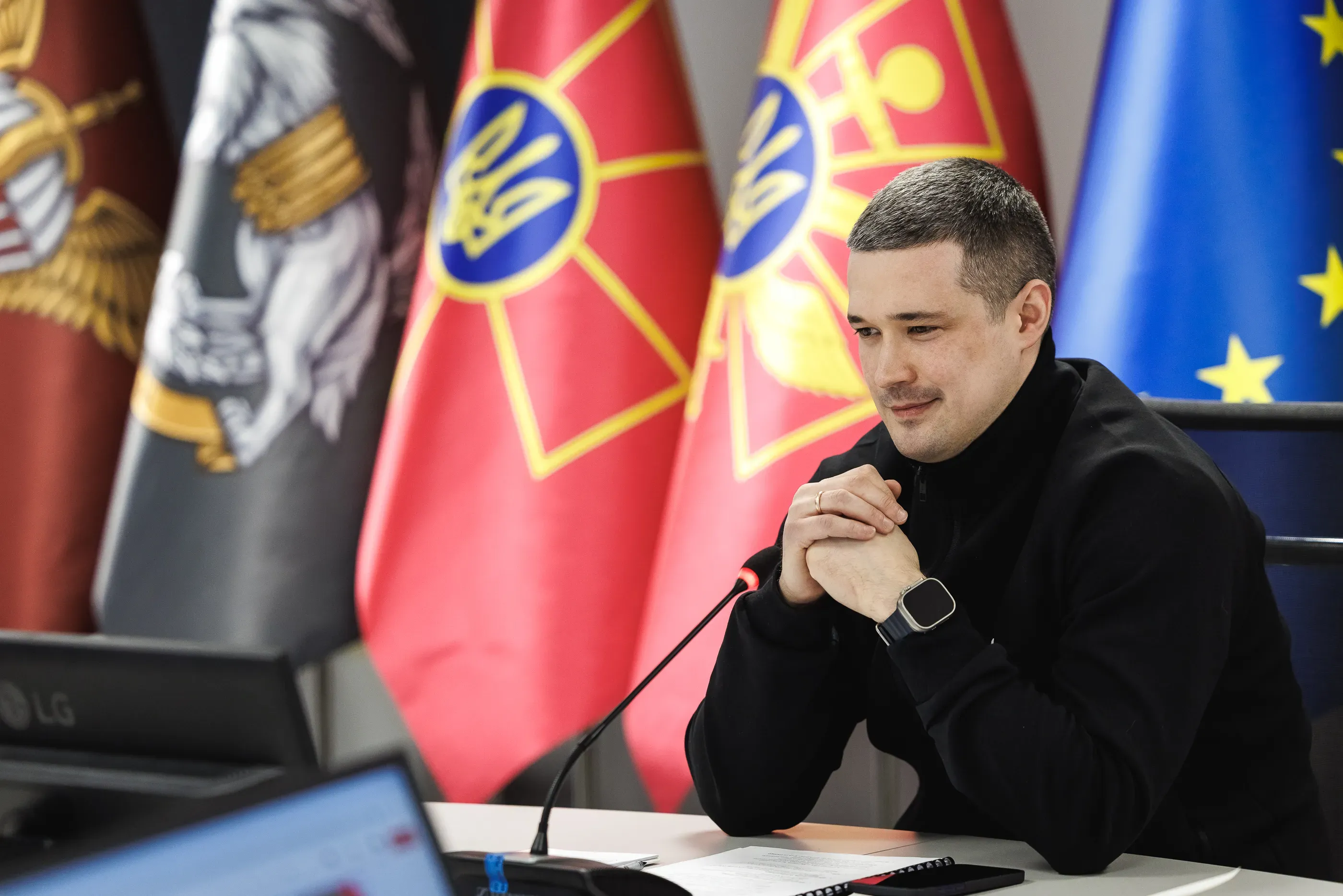 Міністр оборони України Михайло Федоров під час розмови з Міністром оборони Великої Британії Джоном Гілі