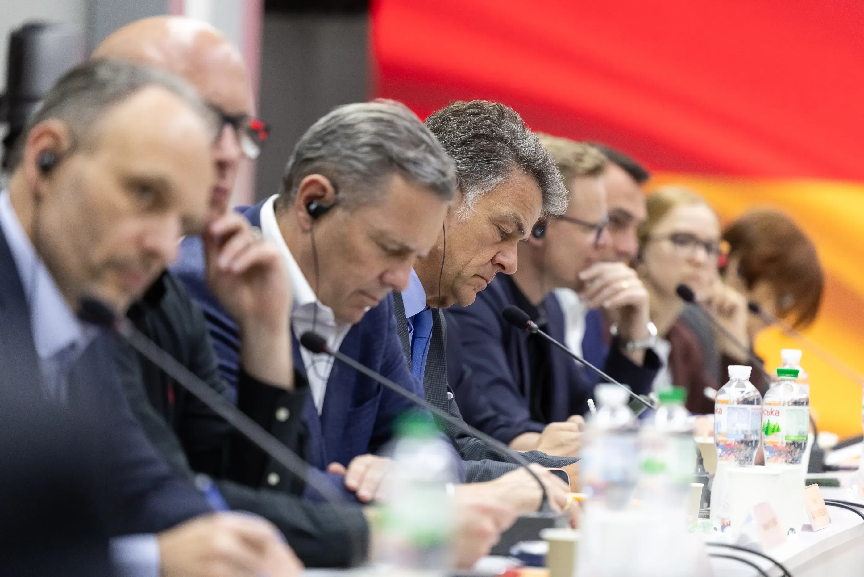 Фото представників Федерації німецьких індустрій (BDI) і уряду Німеччини на зустрічі з заступником міністра оборони генерал-лейтенантом  Іваном Гаврилюком
