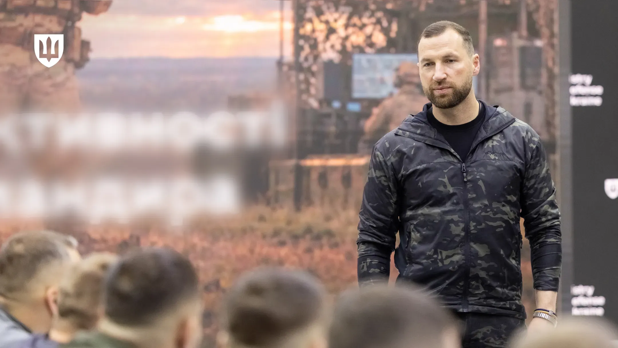Міністр оборони України Євгеній Хмара на зустрічі з військовослужбовцями бойових підрозділів