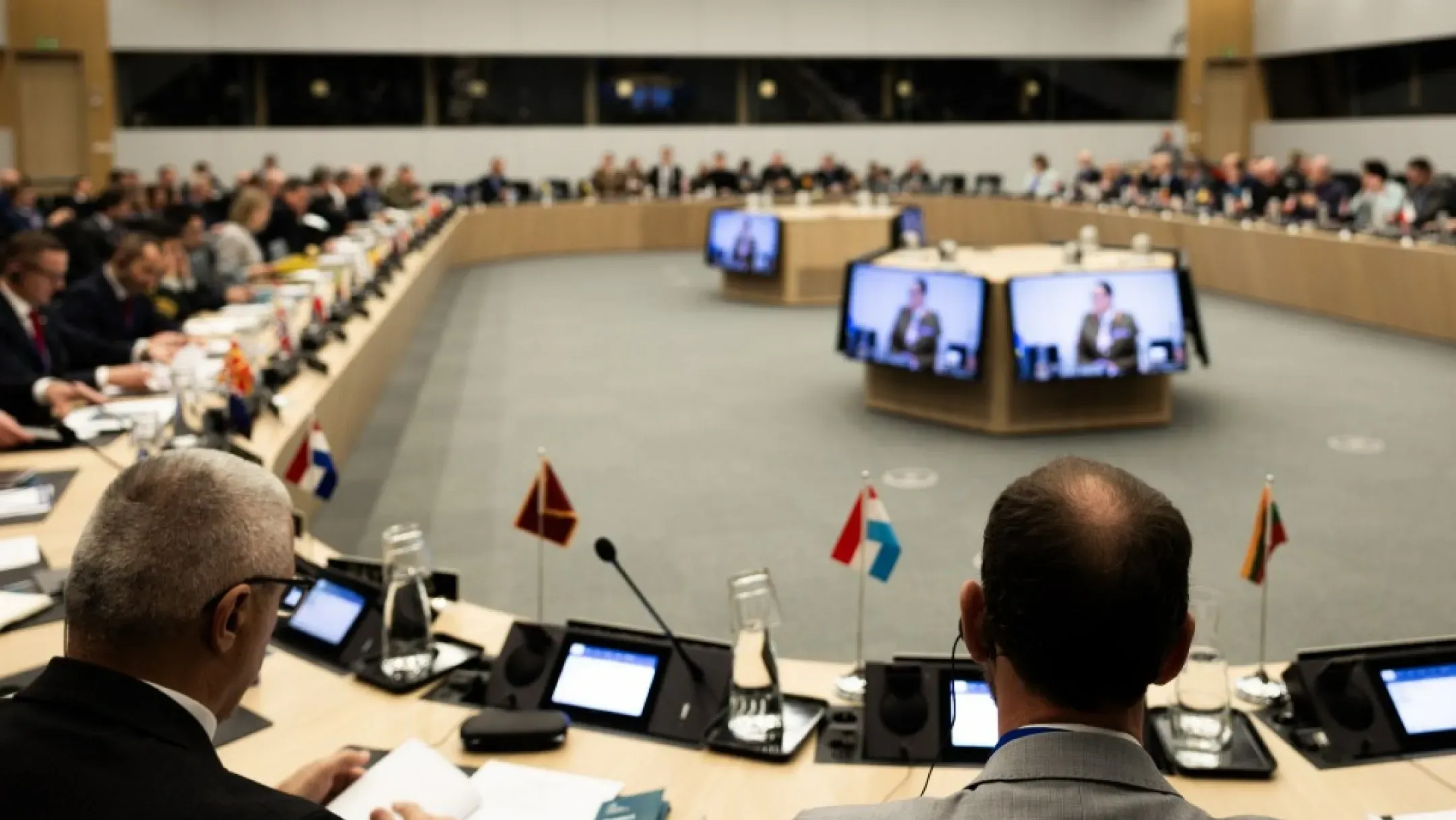 Контракти з промисловістю та швидкі поставки