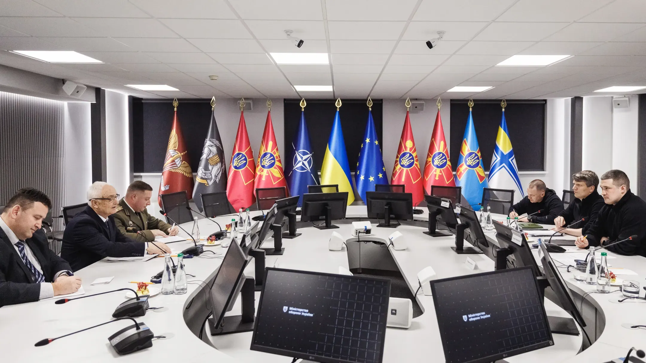 Delegations of the Ministry of Defence of Ukraine and the Ministry of Defence of Bulgaria during a meeting in Kyiv