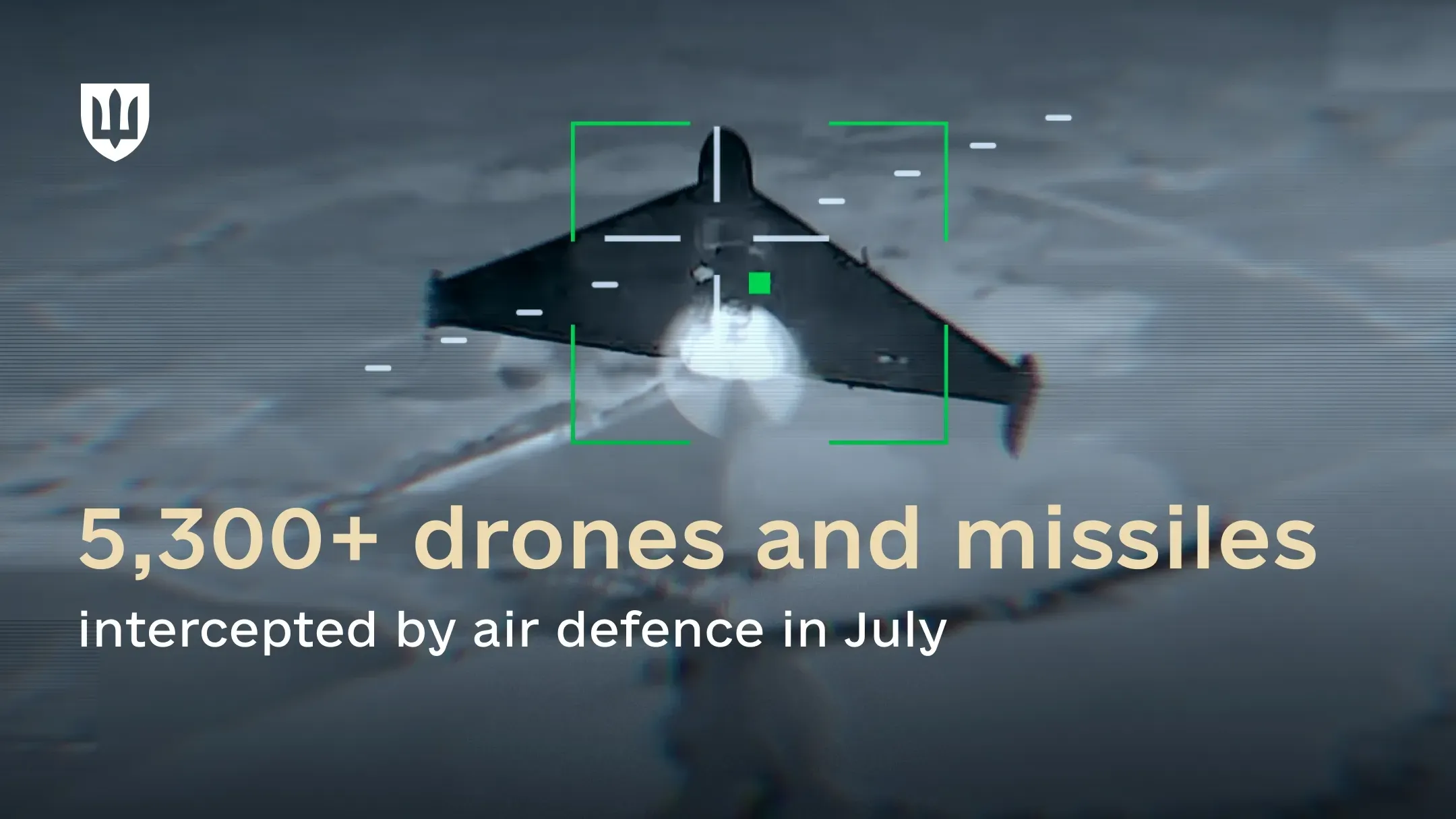 Thermal-imaging footage of a delta-wing strike drone in flight, framed by a green targeting reticle, with the emblem of the Ministry of Defence of Ukraine in the corner
