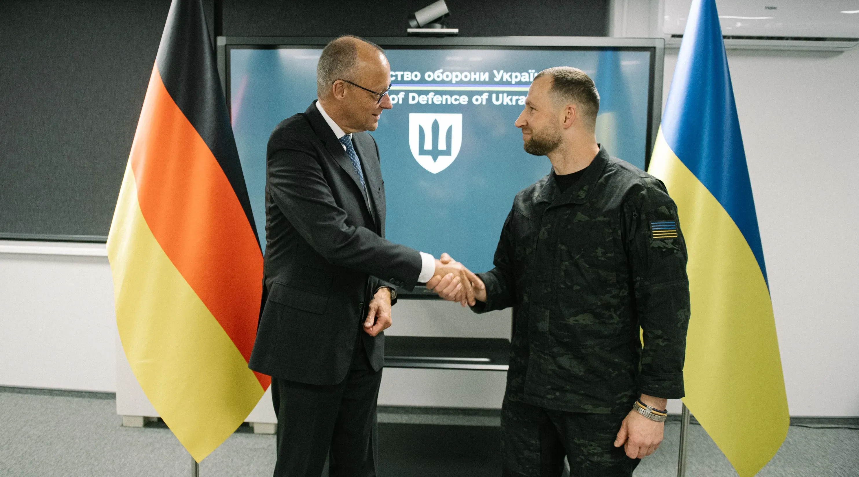 Міністр оборони України Євгеній Хмара та Федеральний канцлер Німеччини Фрідріх Мерц