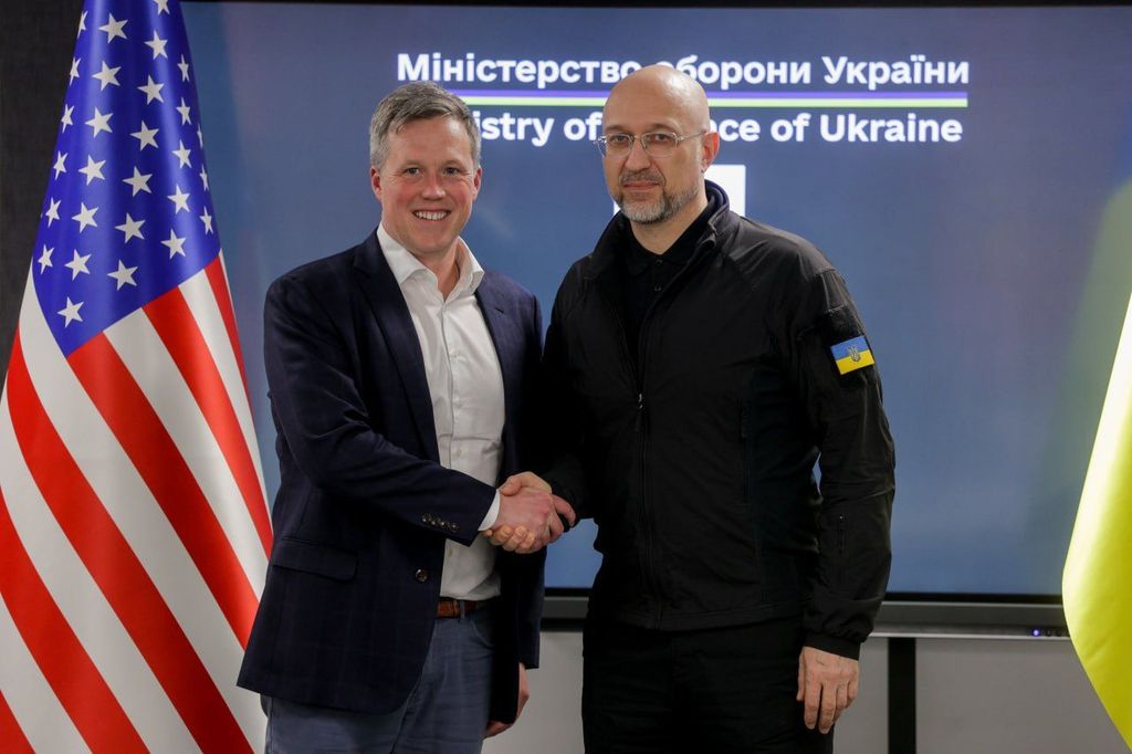 Denys Shmyhal discusses defense cooperation with the U.S. Secretary of ...