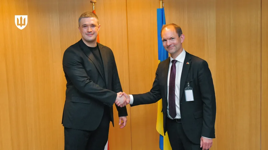 Міністр оборони України Михайло Федоров та Міністр оборони Данії Єппе Бруус під час зустрічі в Брюсселі