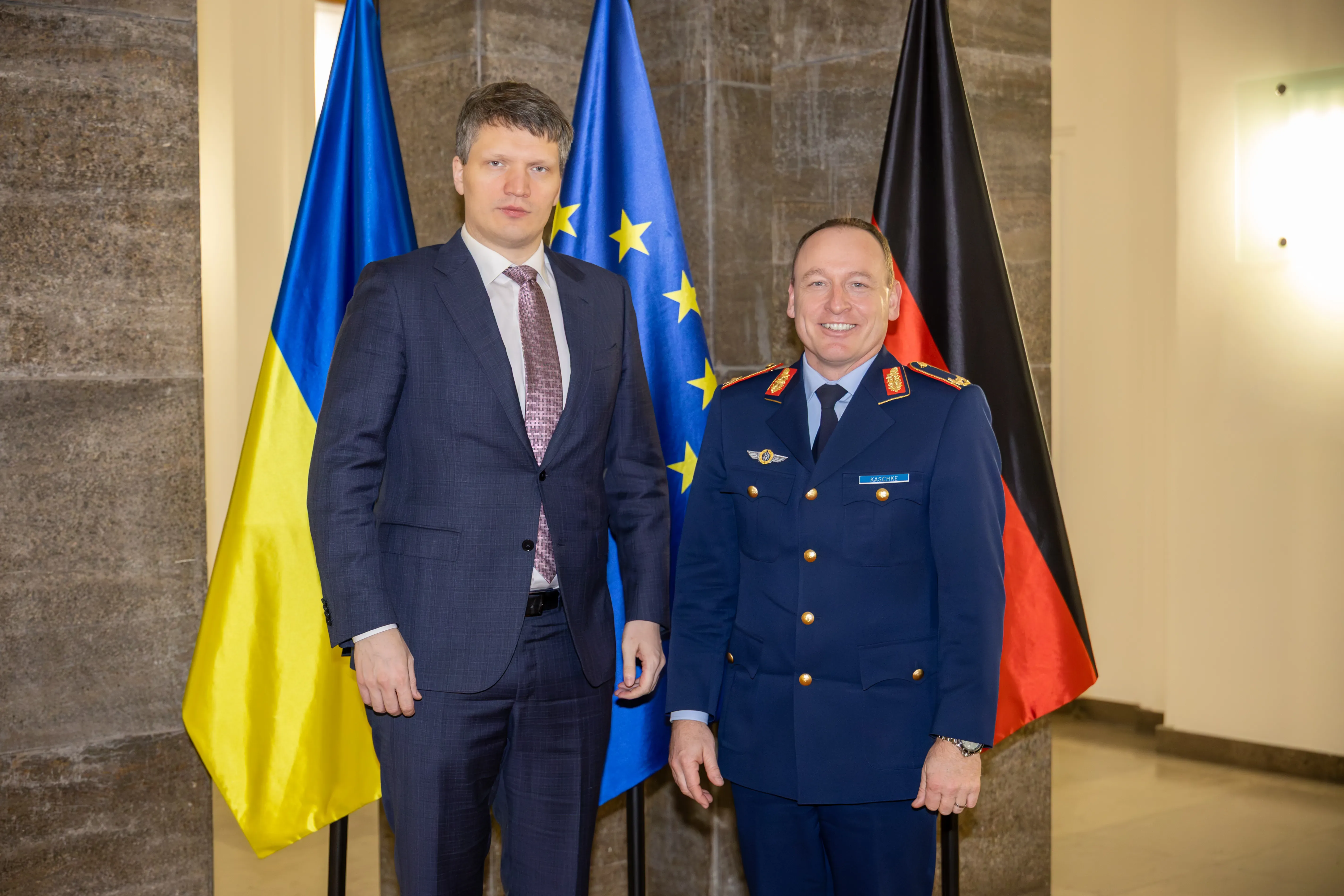 Заступник Міністра оборони України Сергій Боєв та керівник ситуаційного центру «Україна» Міністерства оборони Німеччини бригадний генерал Йоахім Кашке