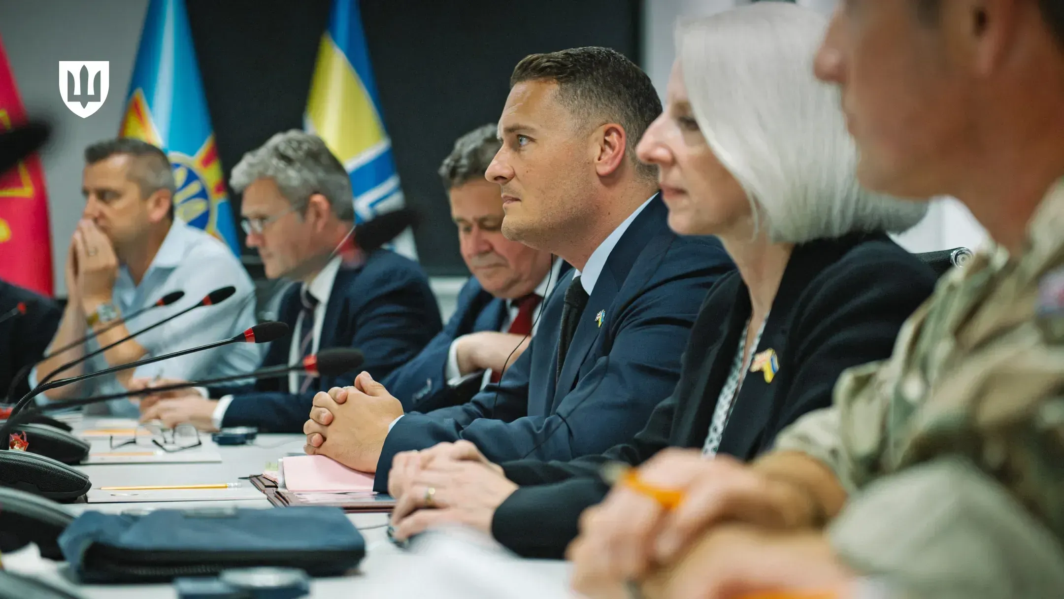 The British delegation led by UK Secretary of State for Defence Wes Streeting seated at the table during the talks, with several flags in the background