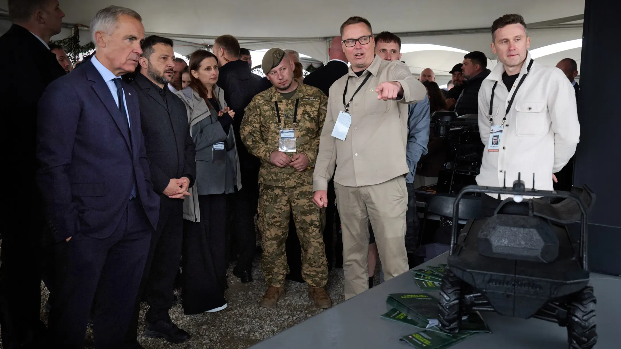 Ганна Гвоздяр, Павло Паліса та Марк Карні на зустрічі українських і канадських оборонних компаній